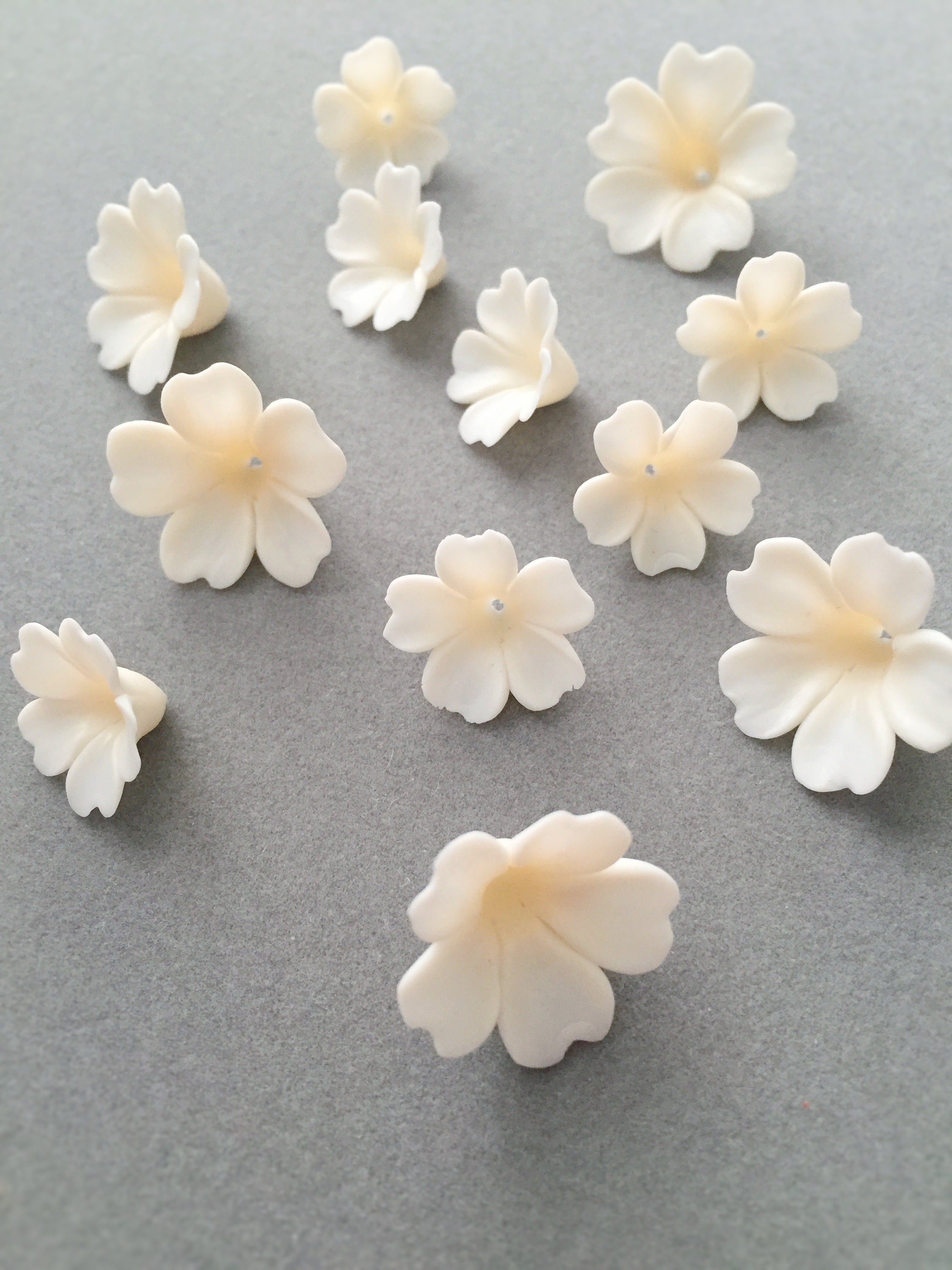 10 X Cream Clay Flower Beads, Bridal Cream Flowers, Polymer Clay Flowers,  Beading Flowers for Tiara Making, Clay Flower Bead Caps 