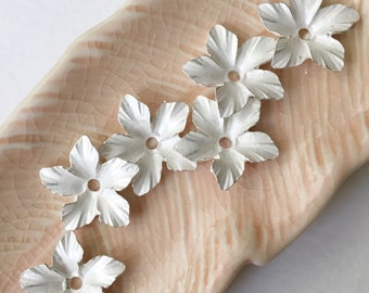 6 x Enamel Coated Flower Beads Silver Base Flower Beads White Enamel Flowers Headpiece Supply (0692)