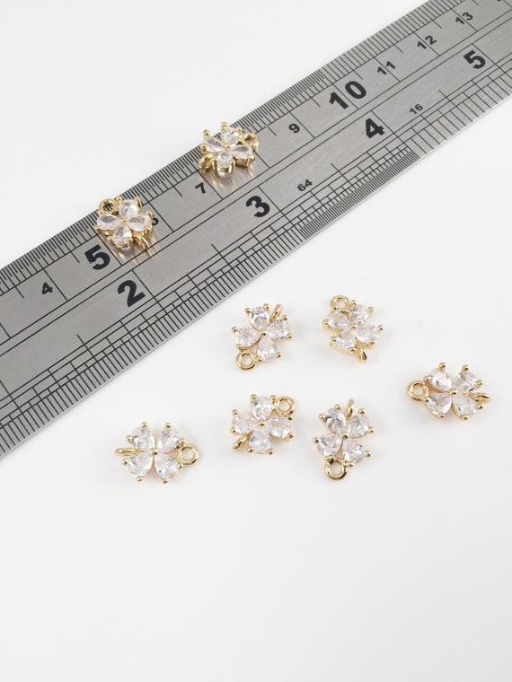 K18 メレダイヤフラワーチャーム 1 X 18K Gold Cubic Zirconia Flower Charms, Gold Plated