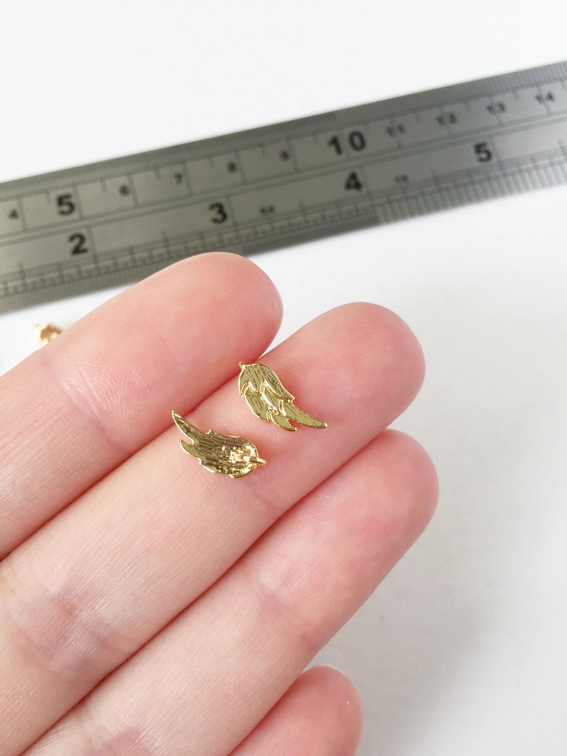 2 x Äkta guldpläterade vingberlocker, vingberlocker i 18K guld, små vinghängen i guld, minimalistiskt halsbandshänge (0270) bild 2