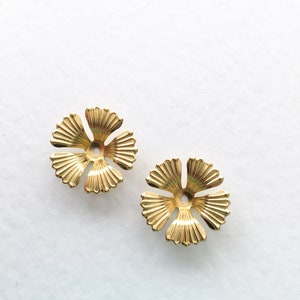 8 x Gold Tone Flower Bead Caps Brass Flower Bead Caps Tiara Making Supplies Craft Supplies