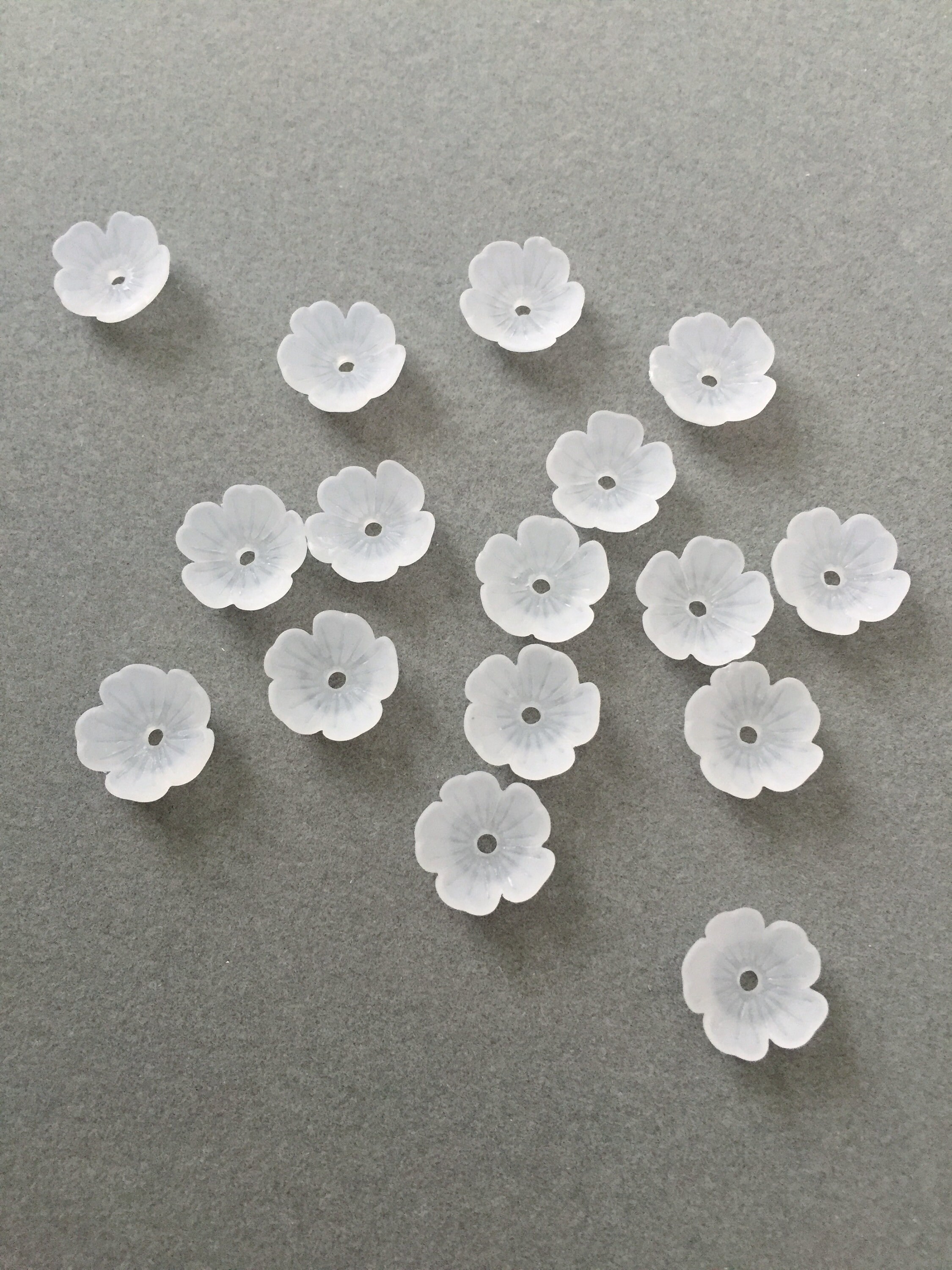 ティアラ作り用 20 x 11 mm 半透明フラワービーズ アクリルフラワー 