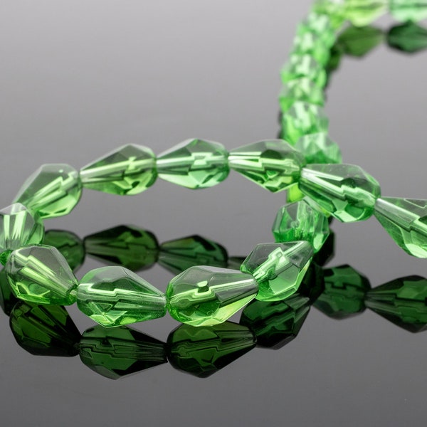 1 strand x 7x10mm Green Smooth Faceted Teardrop Crystal Beads, 30cm/30 Beads (3479)
