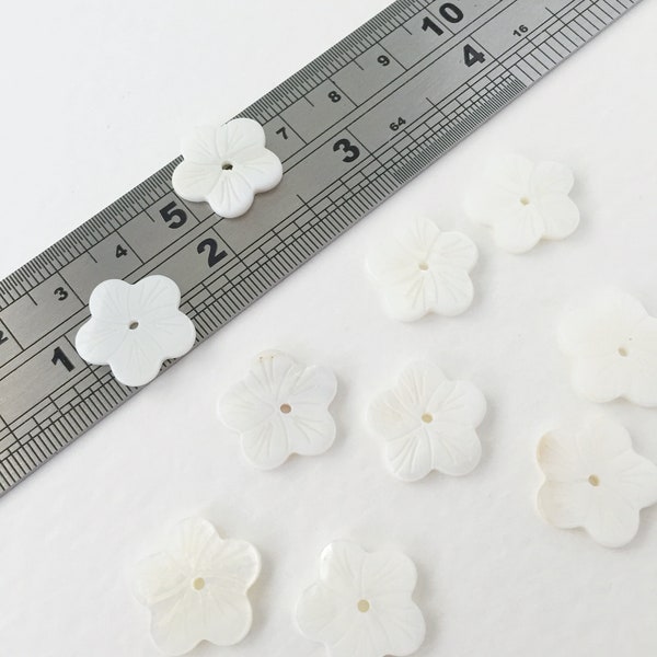 8 x Shell Flower Beads Mother of Pearl Flower Beads Carved Shell Flower (0737)