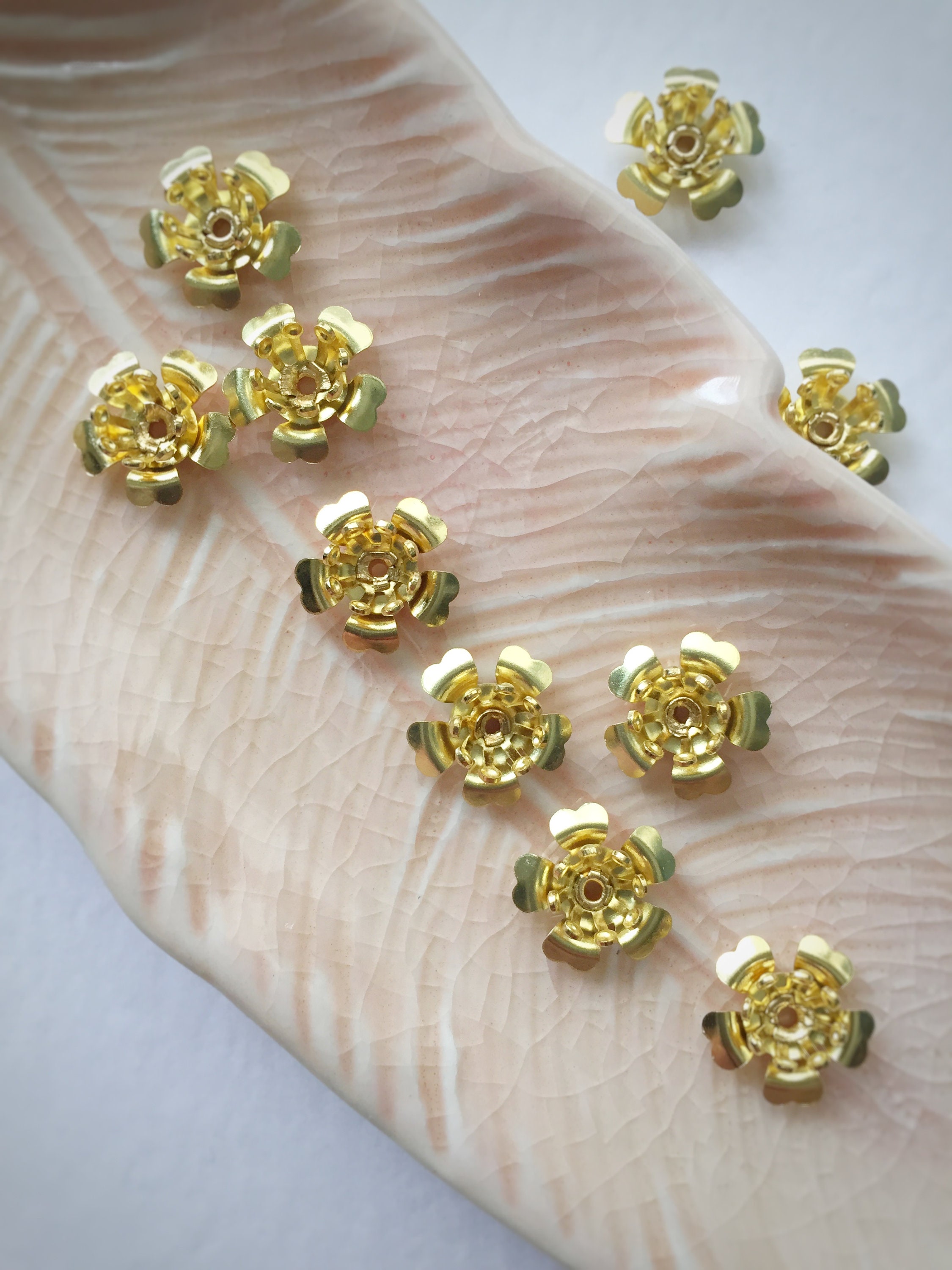 10 X Gold Flower With Stamen Bead Caps Gold Tone Flower Beads Etsy Singapore
