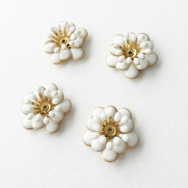 4 capuchons de perles en laiton émaillé blanc Capuchons en perles de fleurs dorées Perles de fleurs blanches Perles de fleurs émaillées Accessoires pour diadème