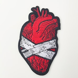 Broken Heart Iron-on Patch, Red Heart Badge, Lifelike Heart Motif, Heart Applique, Anatomical Heart Embroidery