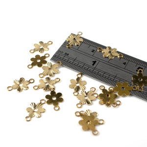20 x Raw Brass Flower Links, 15x9mm Flower Connectors, Flower Earring Links, Textured Jewelry Link, Gold Tone Flower Links (C0101)