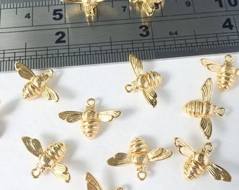 2 x Real Gold Plated Bee Charms 18K Gold Bee Charms Detailed Bee Charms in Gold (0145)