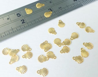 10 x Tiny Gold Plated Stainless Steel Shell Charms Mini Shell Charms 8mm (0266)