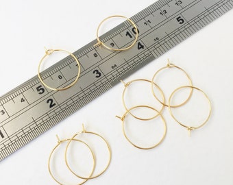 10 paires de boucles d&#39;oreilles créoles en acier inoxydable plaqué or Créoles en fil de fer avec perles, boucles d&#39;oreilles en or 15 mm (3112)