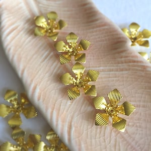 10 x Gold Flower with Stamen Bead Caps, Tiara Making Flower Bead Caps Gold Flower Beads