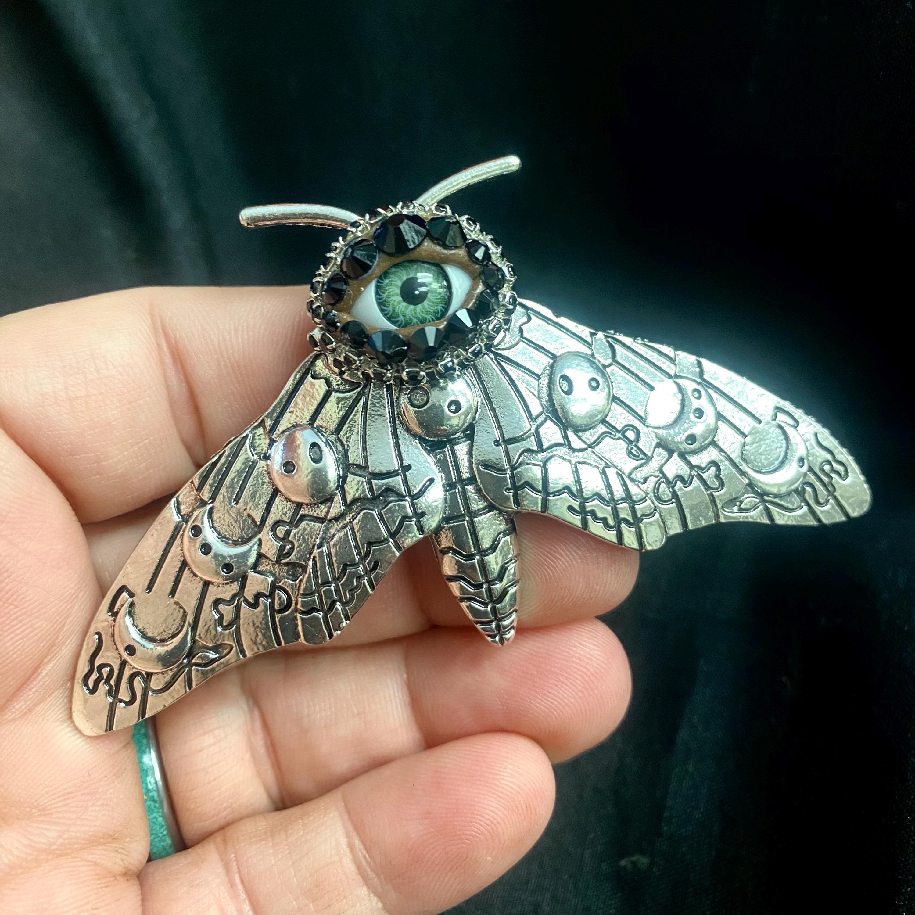 Lunar Moth Hair Barrette, Antiqued Silver Eyeball Clip  display picture 3
