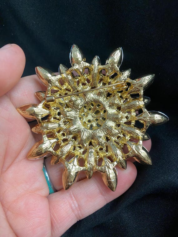 Broche Vintage SOLEIL Dorée - Élégance Rétro En Métal Doré