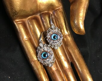 Kristallen vintage stijl eyeball-kunstoorbellen met een handgemaakte helderblauwe glazen iris en met de hand geplaatste strassteentjes!