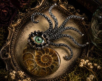 Ammoniet fossiele broche: Surrealistische groene oog strass speld