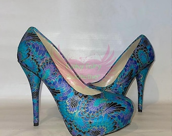 Zapatos de plataforma de tacón alto con estampado de pavo real