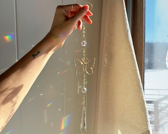 Atrapasueños de cristal de peridoto, etéreo, chapado en oro, con forma de mariposa y prisma arcoíris, piedra de nacimiento de agosto.