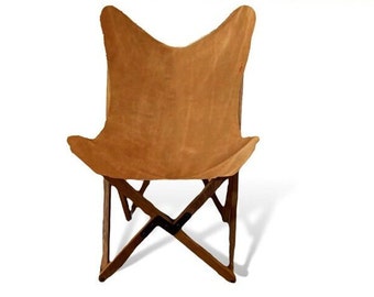 Chaise Tripolina en teck africain (Iroko) et cuir suédé vert. Chaise pliable style chaise papillon. Couverture faite à la main en cuir de qualité supérieure de l'UE