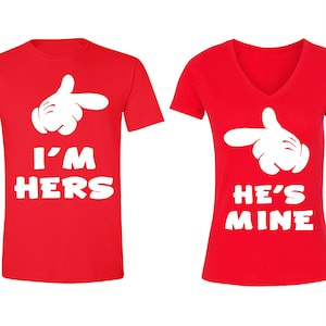 Gratis verzending Matching Koppels Familie Hij is de Mijne Ik ben De Hare Matching Paar Mannen Vrouwen Crewneck V-Hals T-shirt Rood