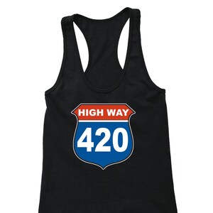 Dam High Way 420 T-shirt Marijuana Leaf Weed Pot Kush Bud Joint Dope High Gift Damlinne med racerback-motiv
