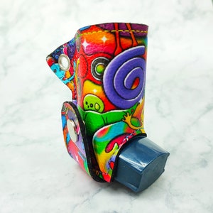 Fidget toy themed asthma inhaler holder cover keyring, childs gift, asthmatic gift, for children, unisex, respiratory wellbeing