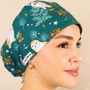 スクラブ キャップ フクロウ カスタマイズ可能 外科用スクラブ ハット ユーロ スクラブ キャップ ロングヘアの女性用 サテン裏地付き ナース キャップ 外科医や医師へのギフト。