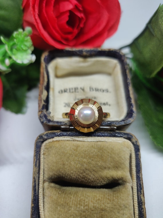 18ct Gold Pearl Solitaire Ring. Pearl statement ri
