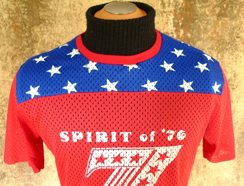 USA PATRiOT Rare ViNTAGE SPiRIT OF /'76 Stars /'n Stripes 4th of July shirt PATRIOTiC 1970s MEsH JERSEY Cool Shirt AMERiCAN FLaG