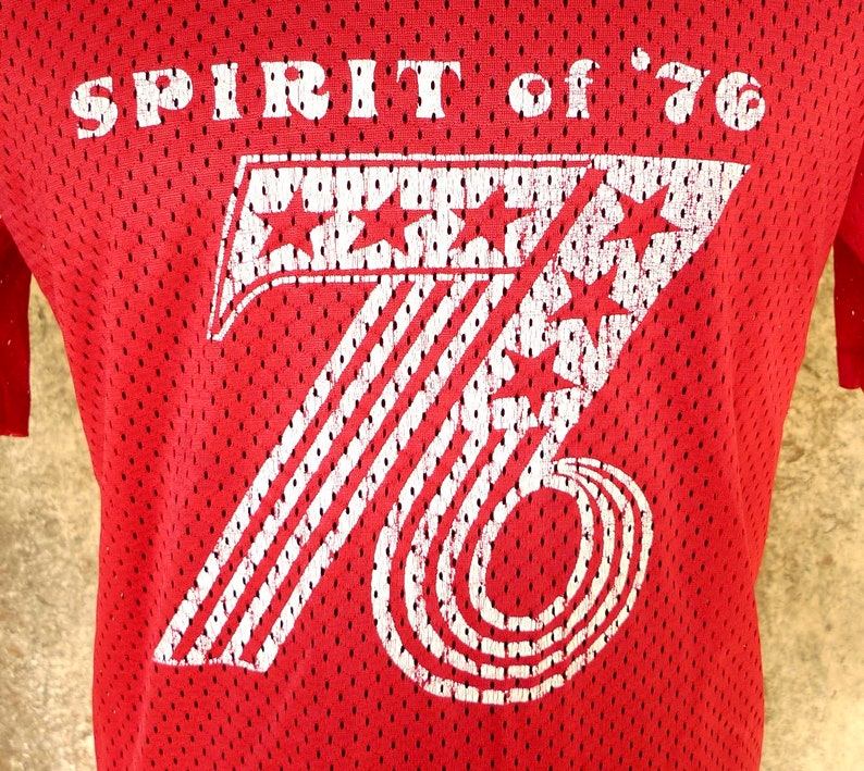 USA PATRiOT Rare ViNTAGE SPiRIT OF /'76 Stars /'n Stripes 4th of July shirt PATRIOTiC 1970s MEsH JERSEY Cool Shirt AMERiCAN FLaG