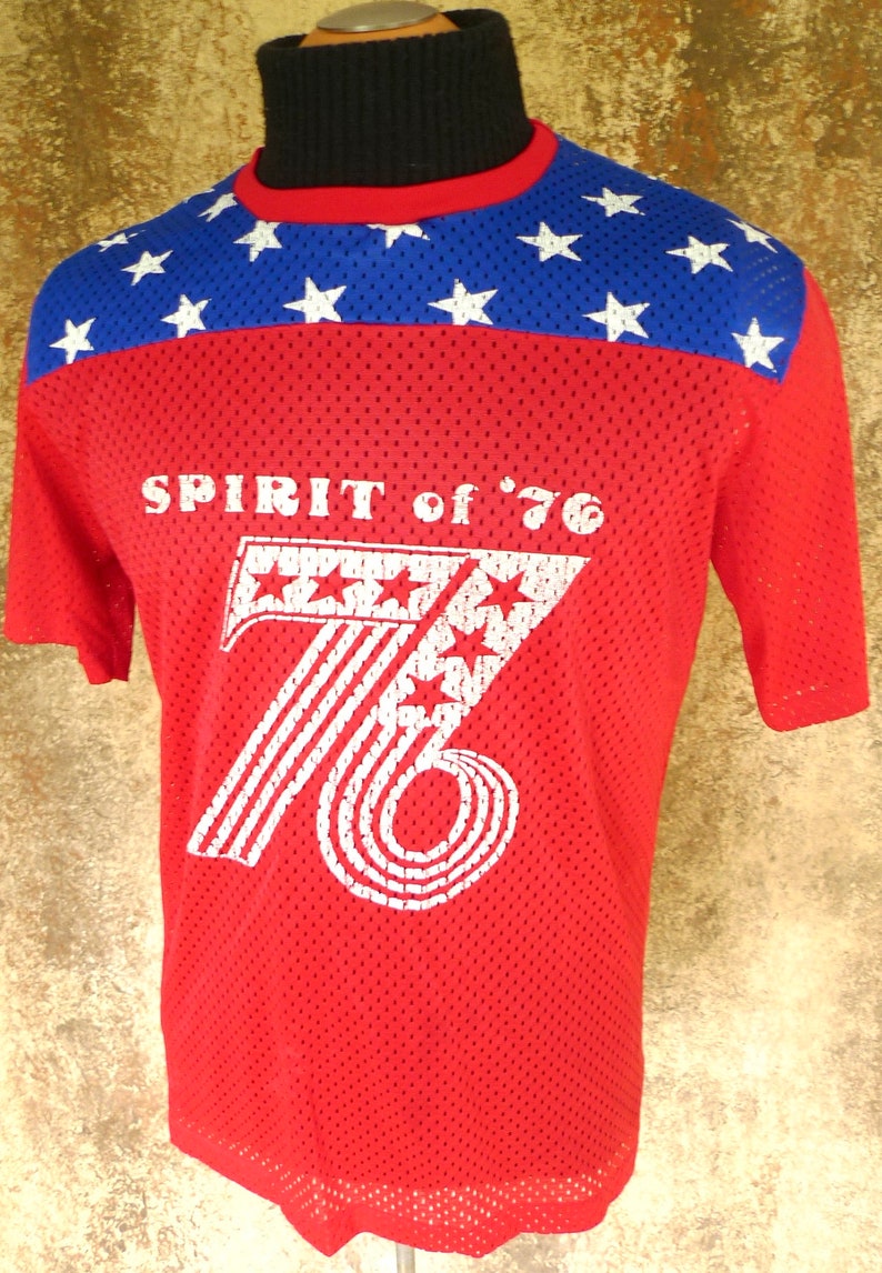 USA PATRiOT Rare ViNTAGE SPiRIT OF /'76 Stars /'n Stripes 4th of July shirt PATRIOTiC 1970s MEsH JERSEY Cool Shirt AMERiCAN FLaG