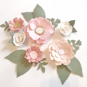 Loose felt flowers / BLUSH PINK / kids room decor / ready to craft / nursery swag / peach gold / daisies roses anemones / handmade