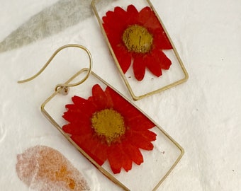 Red Pressed flower- Daisy flower earrings -flower jewelry -gift for her- large daisy earrings gift for her- dangle handmade earrings