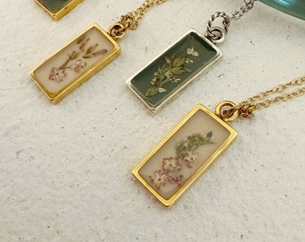 Blooming necklace - Real flowers -dry florals- charm necklace -gift for her-gold or silver, delicate, bouquet, resin