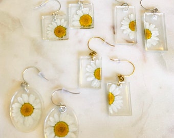 pressed flower earrings daisy flower earrings in gold or silver oval or rectangle shape geometric shapes