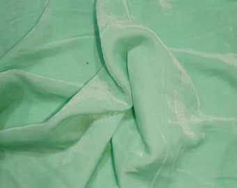 Mintgroene zijdefluwelen stof: zacht materiaal bruidsjurk