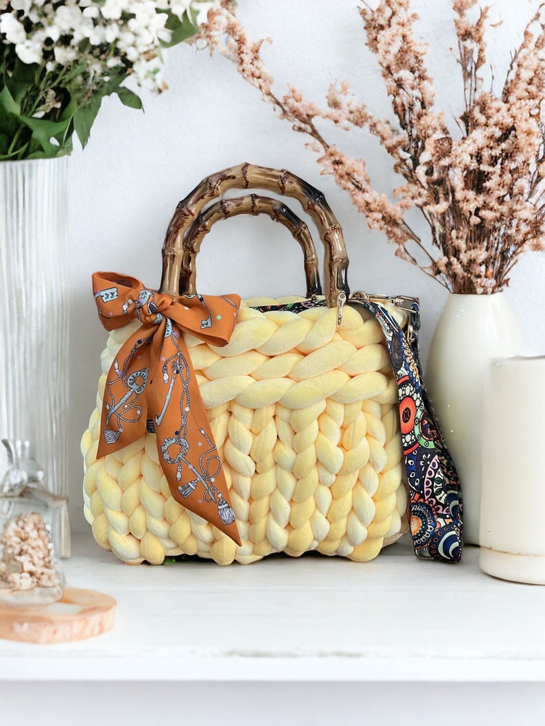 Sac en grosse maille gros fil jaune image 2