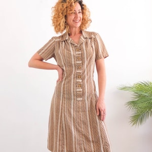 Vintage 70s geometric mod dress, Seventies summer day dress, 1970s mod short sleeve midi dress, Brown retro a line shift collared dress, L