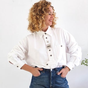 Vintage weiße österreichische Trachtenbluse, Baumwoll-Leinen weiße Dirndlbluse, Vintage weißes österreichisches Trachtenhemd langarm, Größe XL - 2XL