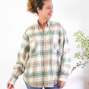 Vintage 90s plaid flannel button up shirt, 90s grunge cotton flannel button down shirt jacket, 90s oversized shirt shacket women, Size M L
