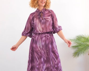 Vestido midi transparente morado vintage de los 80, vestido retro de gasa plisado de los 80, vestido boho de los 80 con mangas abullonadas, vestido blusón estampado de secretaria, M L