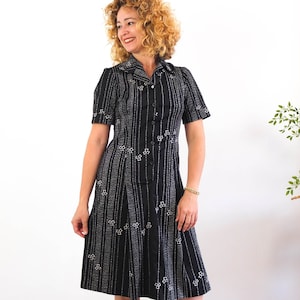 Vintage 70s black mod midi dress, 1970s black geometric a line dress short sleeve, Seventies mod collared day shirtdress, Size S - M