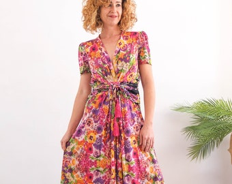 Vintage Roberto Cavalli Blumenkleid, Bunt geblümtes Kurzarm-Midikleid, 00er 90er Jahre Y2K Cavalli Kleid, Fit and Flare drapiertes Kleid mit V-Ausschnitt