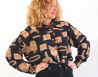 Blusa ecuestre vintage novedosa con diseño de caballo, camisa de cuello abotonado y manga larga de los años 90, blusa con estampado retro de silla de montar de caballo de los años 90, blusa holgada de los años 90