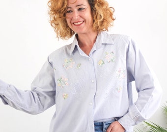 chemise boutonnée en denim floral vintage des années 90, chemise en jean des années 90 petite, chemise boutonnée brodée floral vintage, chemise cottage des années 90 femmes