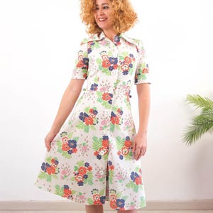 Vintage 70s floral shirtdress, 70s midi a line mod collared dress size S, 1970s retro floral shirtdress, Seventies white floral day dress