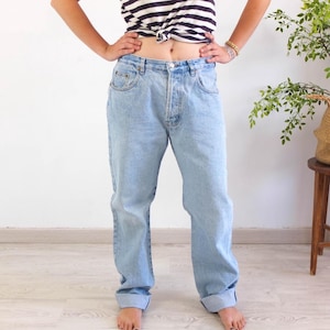 Vintage 90s boyfriend straight leg jeans for women size Medium or Large or men. This vintage relaxed fit women's jeans has baggy shape.