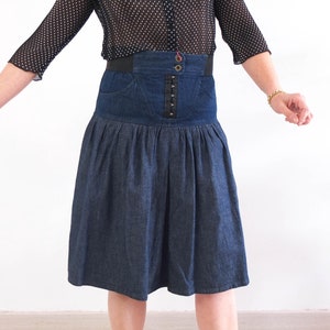 Saia jeans midi vintage dos anos 80, saia jeans plissada de cintura alta, saia jeans evasê circular dos anos 80, saia jeans longa vintage, saia jeans tamanho P - M