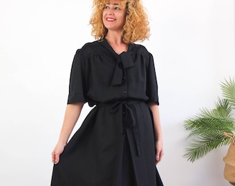 Vintage 80er Jahre kurzärmeliges schwarzes Hemdkleid, 1980er Jahre Plus Size schwarzes Kleid, 80er Retro Midi-Hemdkleid, 80er Sekretärinnenkleid Plus Größe XL 2XL