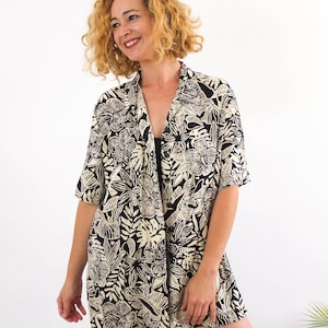 Vintage schwarzes florales oversized Hemd, 90er Kurzarm Hemd, lässiges tropisches florales oversized Hemd, Größe S bis M